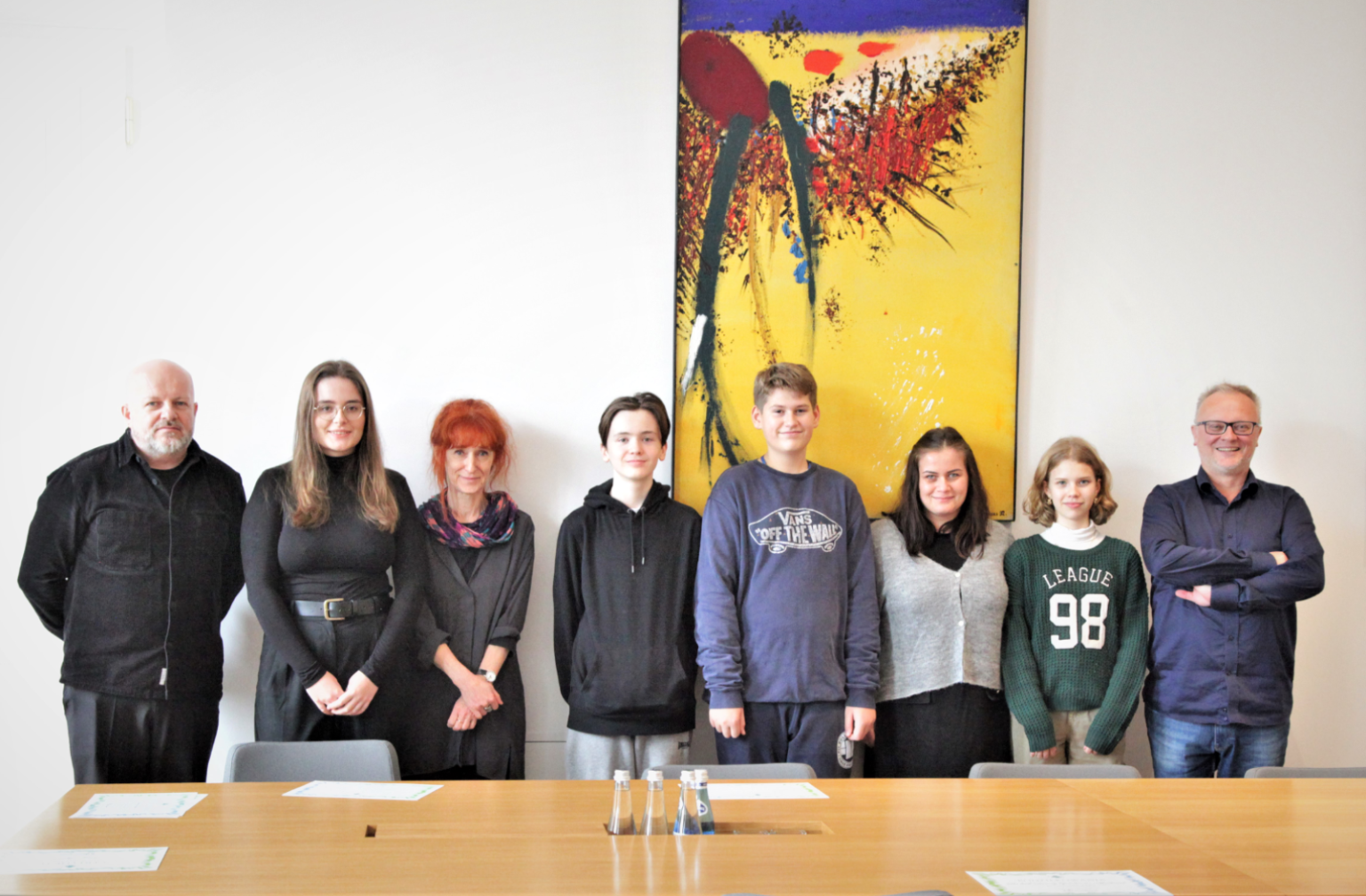 Od lewej: Prof. Błażej Ostoja Lniski – Rektor ASP w Warszawie, Adrianna Korszeń – studentka Wydziału Grafiki, dr hab. Dorota Optułowicz McQuaid, Marcel Tyczyński, Robert Burton – nagrodzeni uczbiowie SP nr 75 w Warszawie, p. Magdalena Stępień – nauczycielka ze SP nr 75 w Warszawie, Lena Stępień – nagrodzona uczennica, prof. Jacek Staszewski – Dziekan Wydziału Grafiki