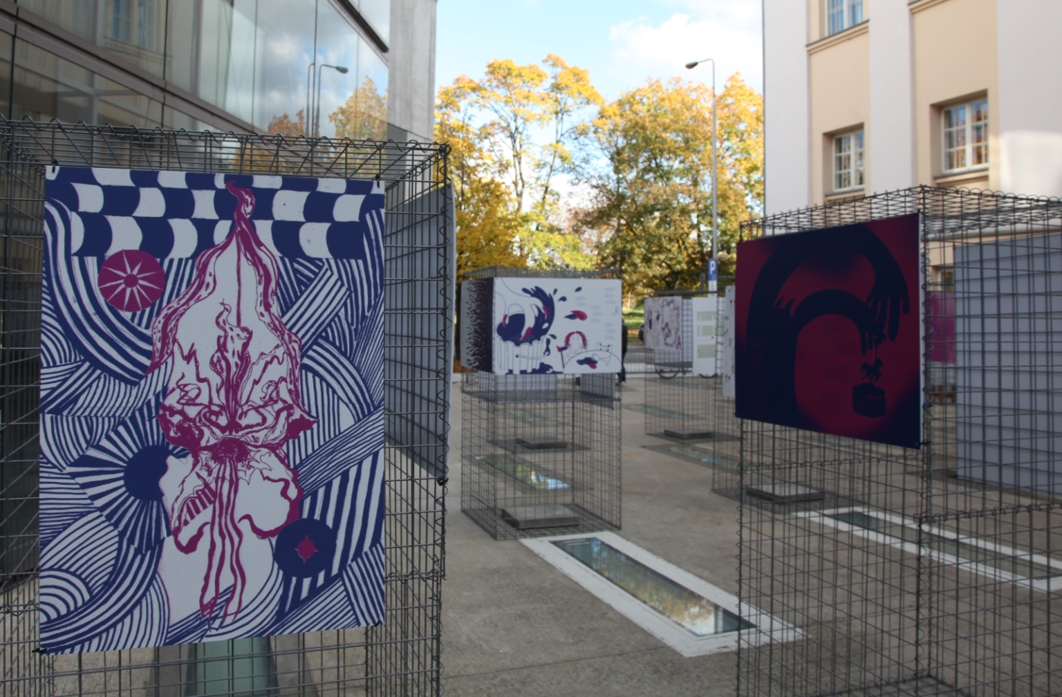 Wystawa prac uczniów i studentów „Miej serce i patrzaj w serce”. Dziedziniec Akademii Sztuk Pięknych w Warszawie. Wybrzeże Kościuszkowskie 37