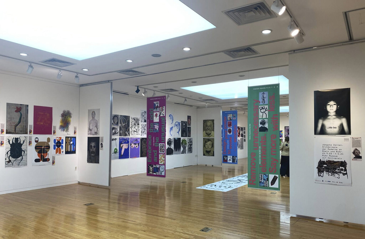 Widok wystawy Biennale Plakatu w Seulu.